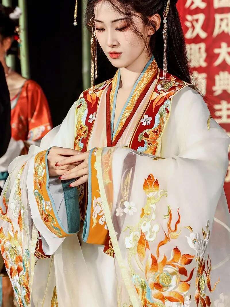 2026 Wei Jin Chun Xie Lian Pri - Embroidery Craft review and price